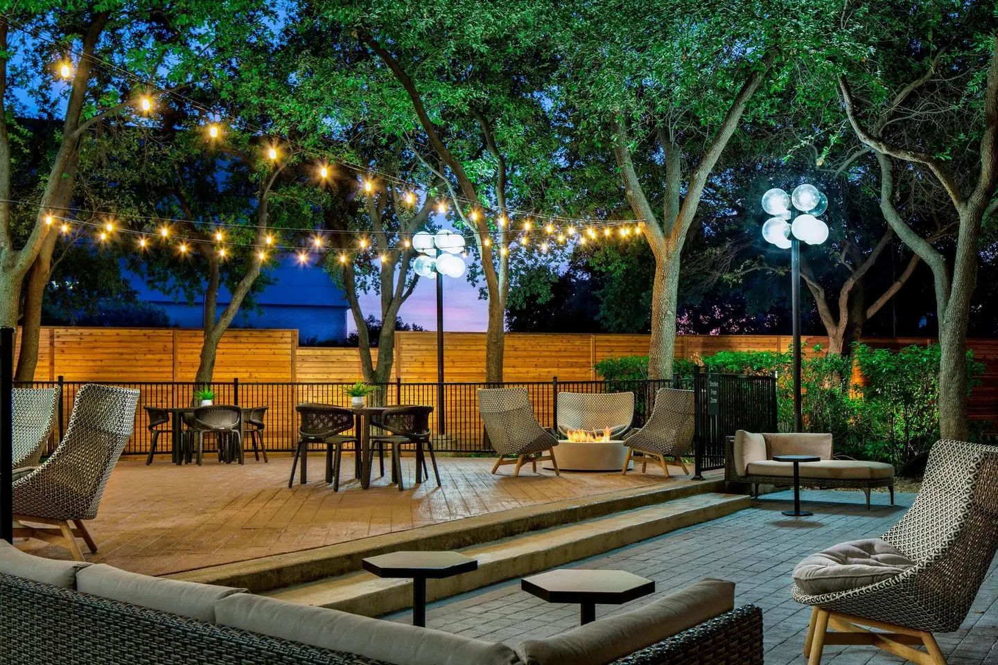 Sheraton Suites Market Center Dallas Terrasse