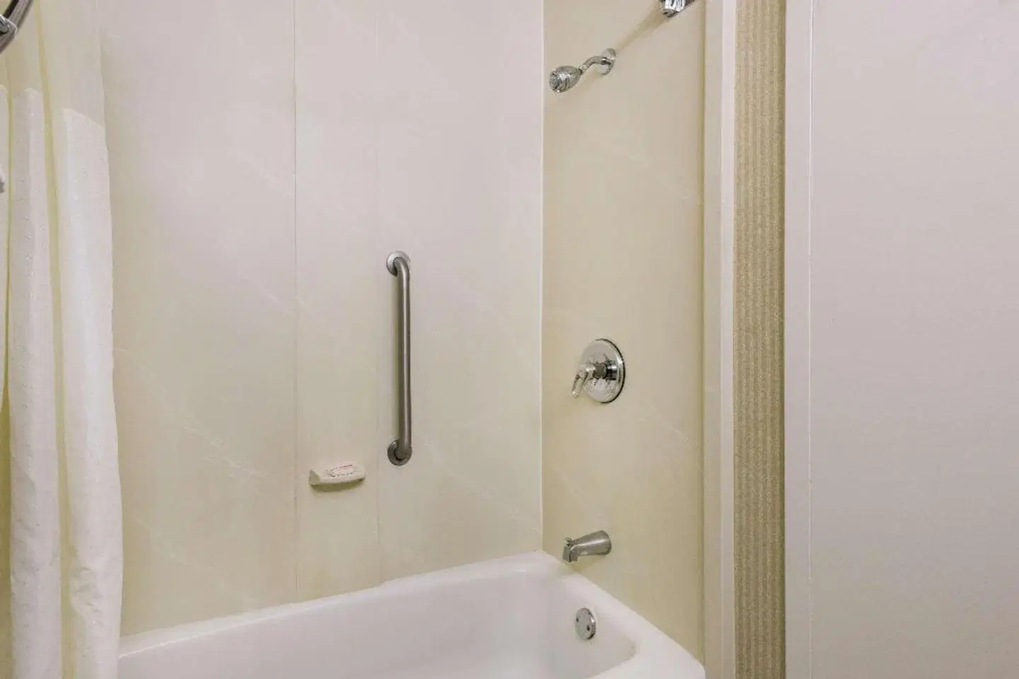 Days Inn by Wyndham Rutland/Killington Area Badezimmer