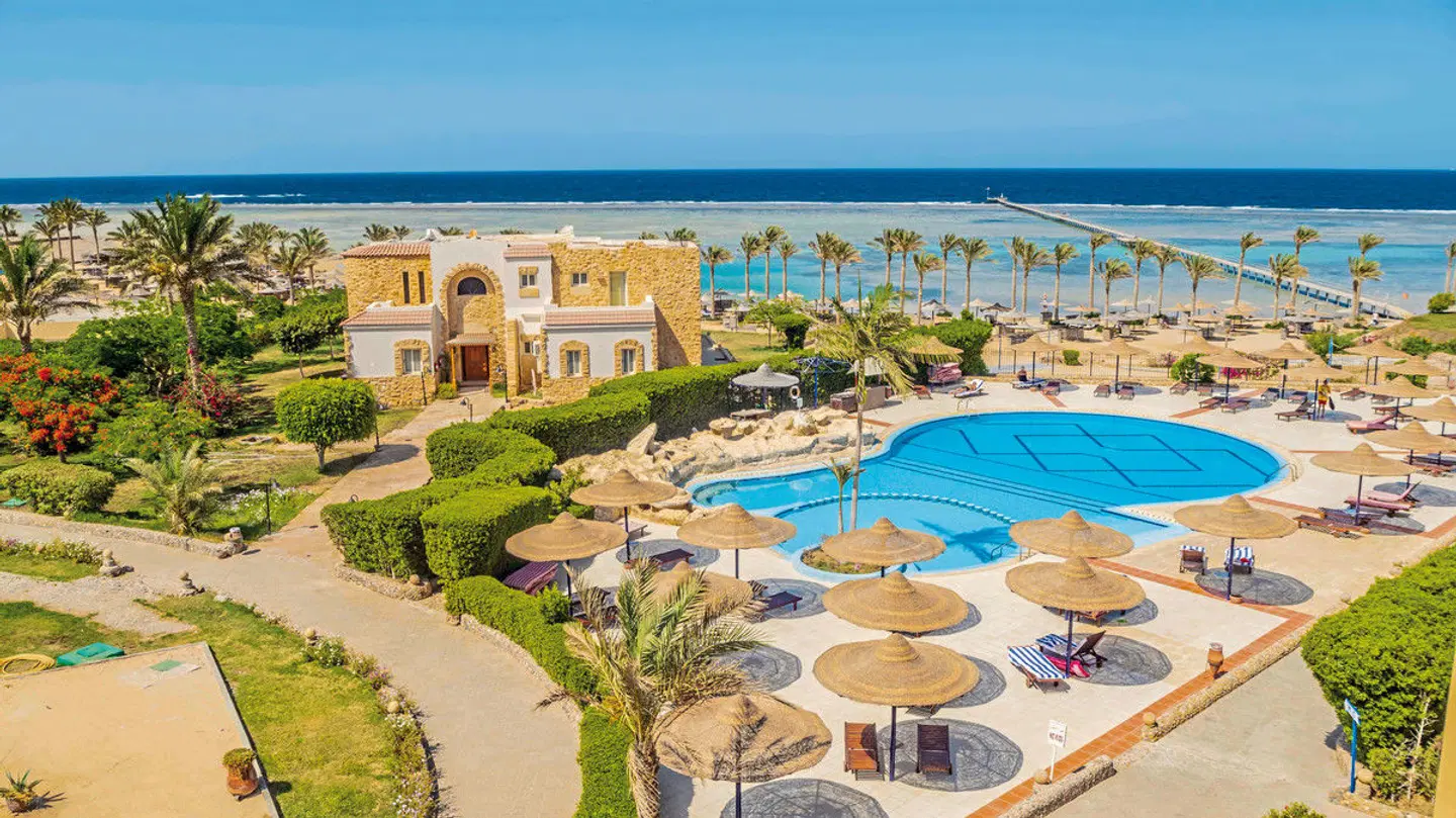 Blend Elphistone Resort OUTDOOR_POOL