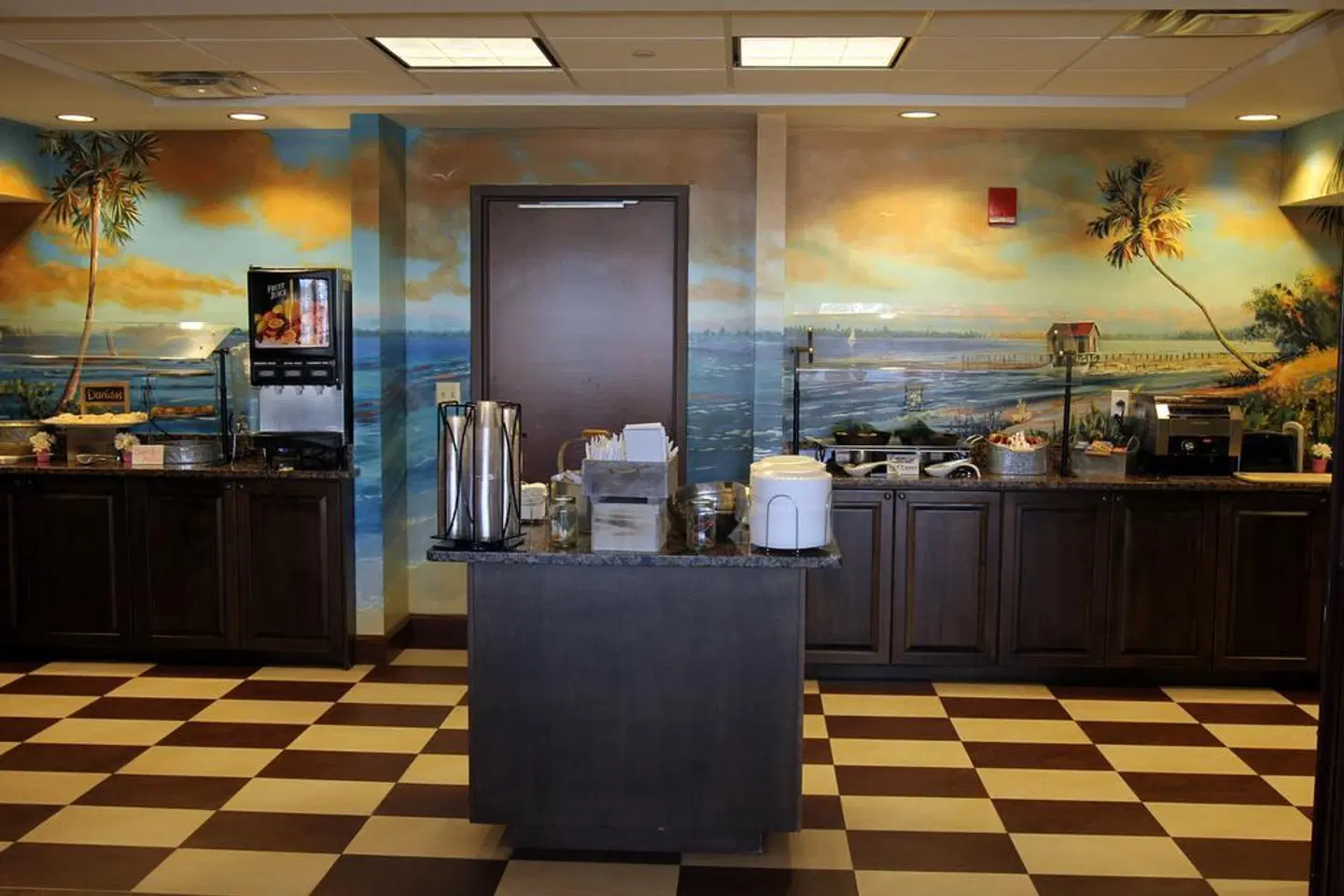 Pier House 60 Marina Hotel Bar