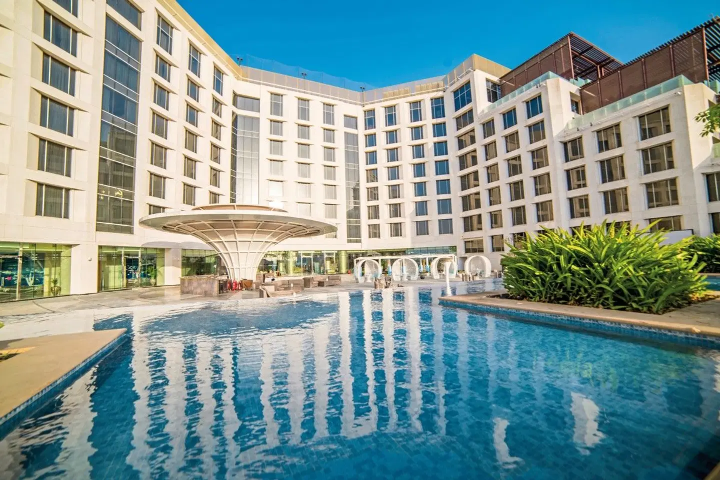 Grand Millennium Muscat OUTDOOR_POOL