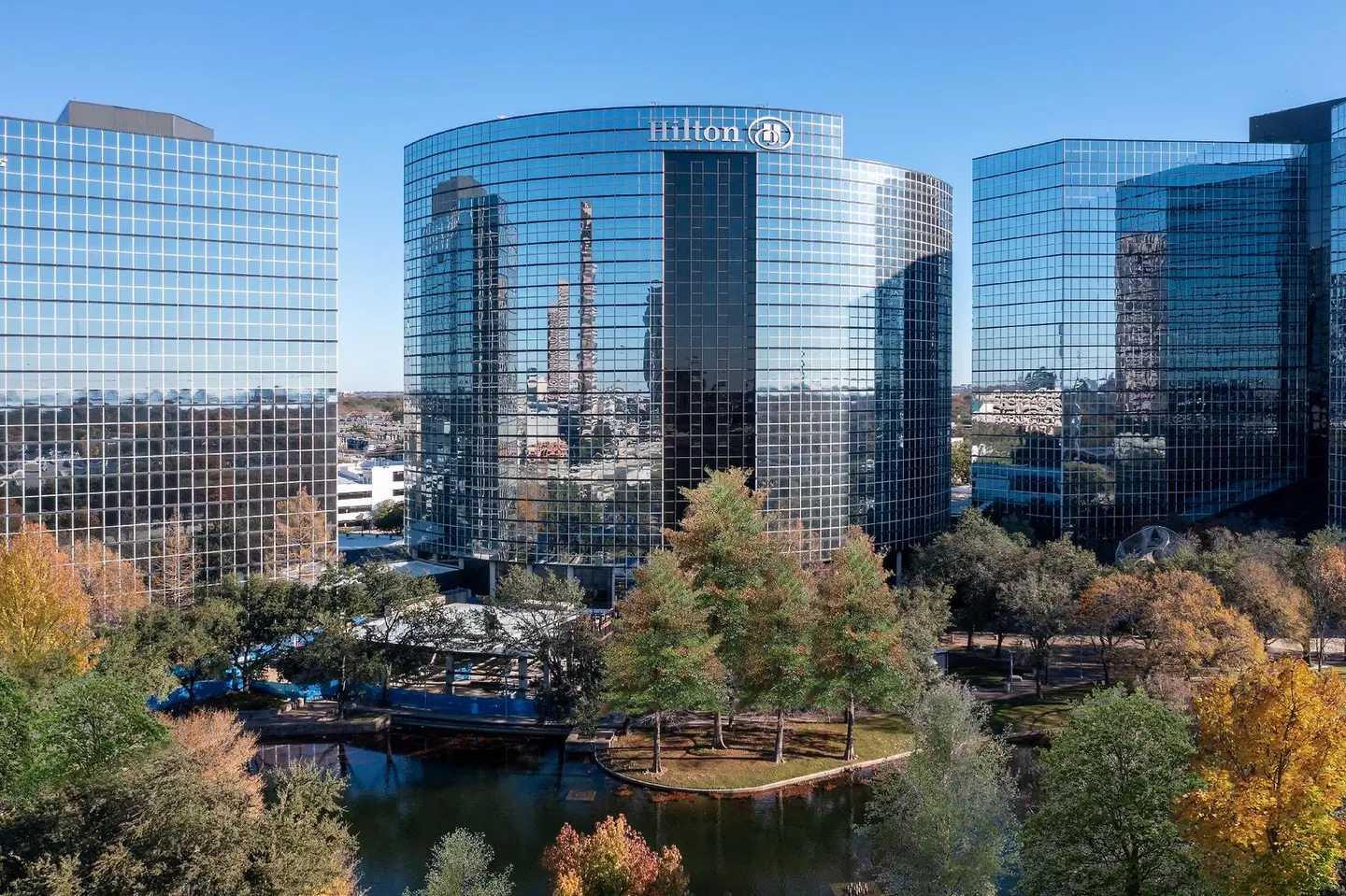 Hilton Dallas Lincoln Centre EXTERIOR