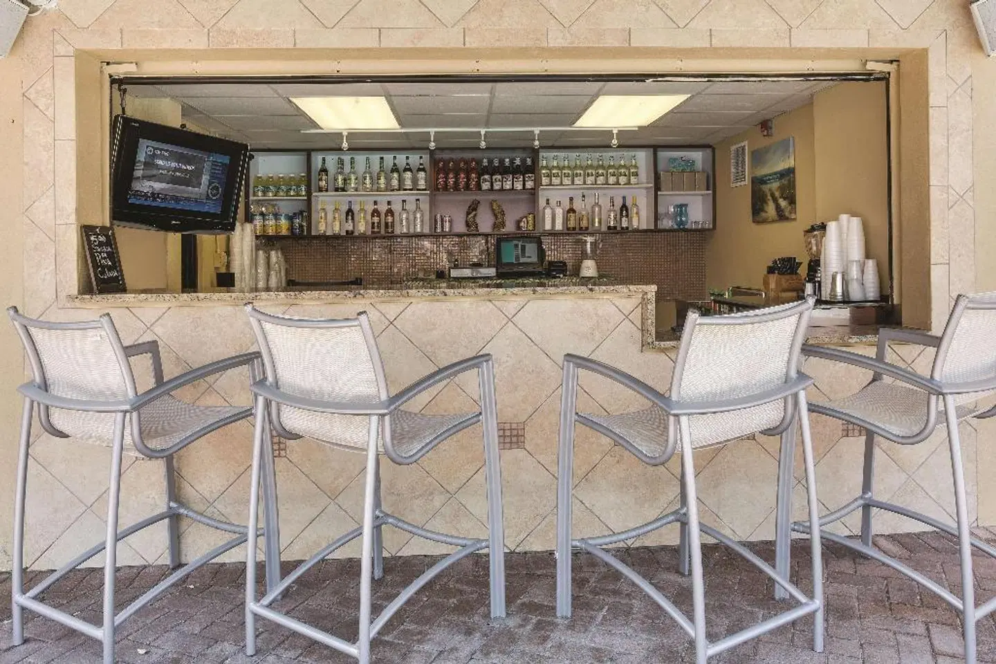 La Quinta Inn & Suites Cocoa Beach Oceanfront Bar