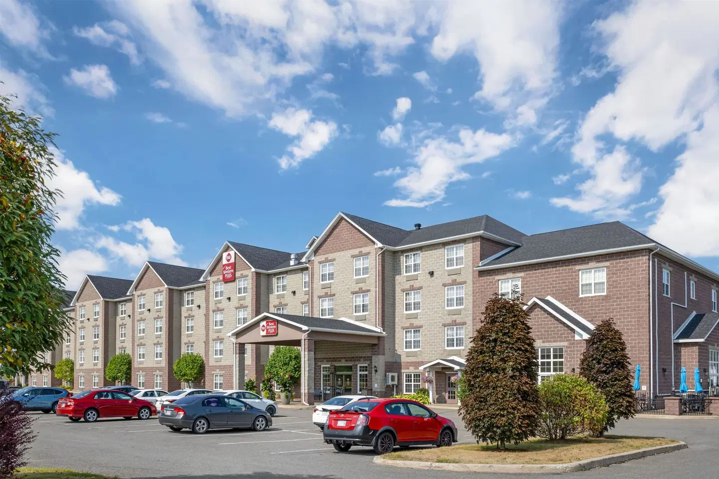 Best Western Plus Fredericton Hotel & Suites EXTERIOR