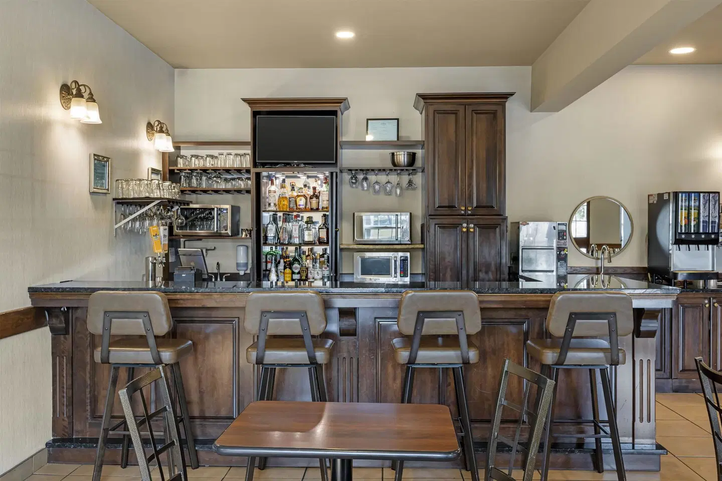 Best Western Plus Fredericton Hotel & Suites Bar