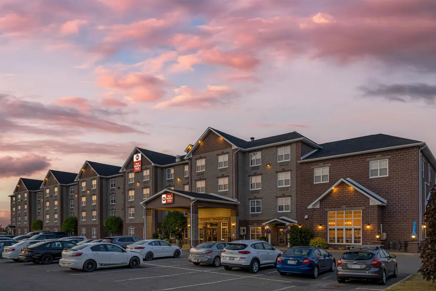 Best Western Plus Fredericton Hotel & Suites EXTERIOR