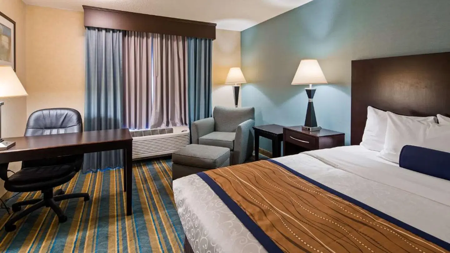 Best Western Plus Berkshire Hills Inn & Suites ROOM_EXAMPLE