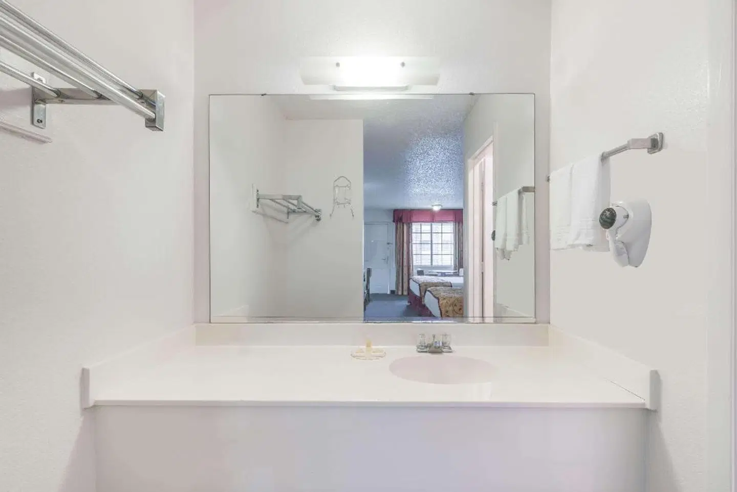 Days Inn by Wyndham Waco Badezimmer