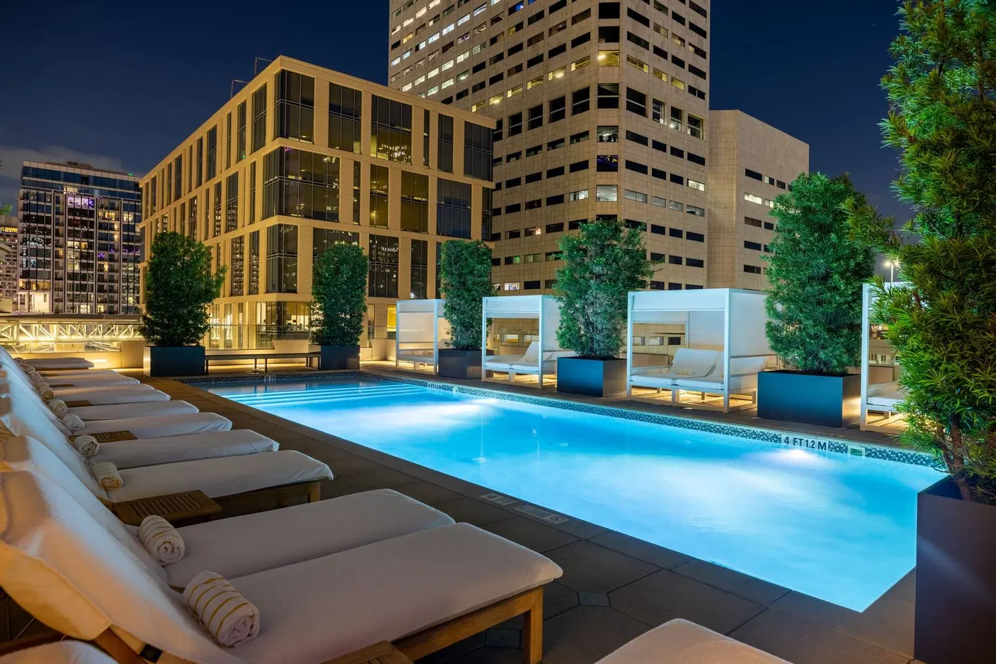 The Laura Hotel, Houston Downtown, Autograph Collection OUTDOOR_POOL