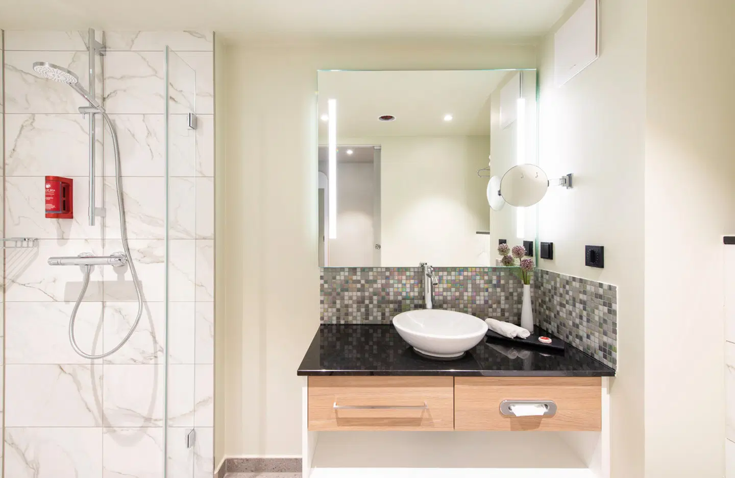 Leonardo Hotel Hamburg Altona Badezimmer