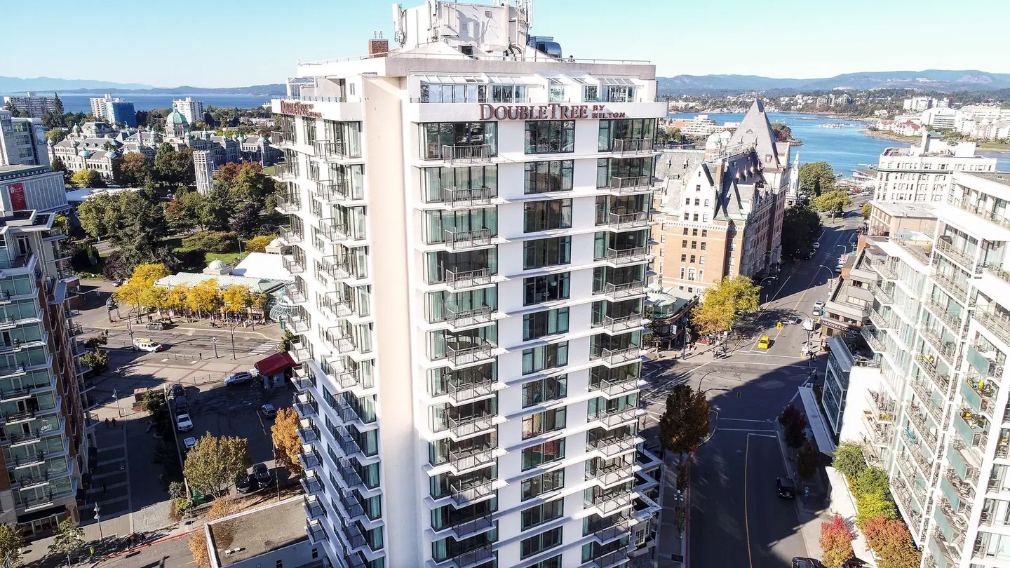 DoubleTree by Hilton Hotel & Suites Victoria EXTERIOR
