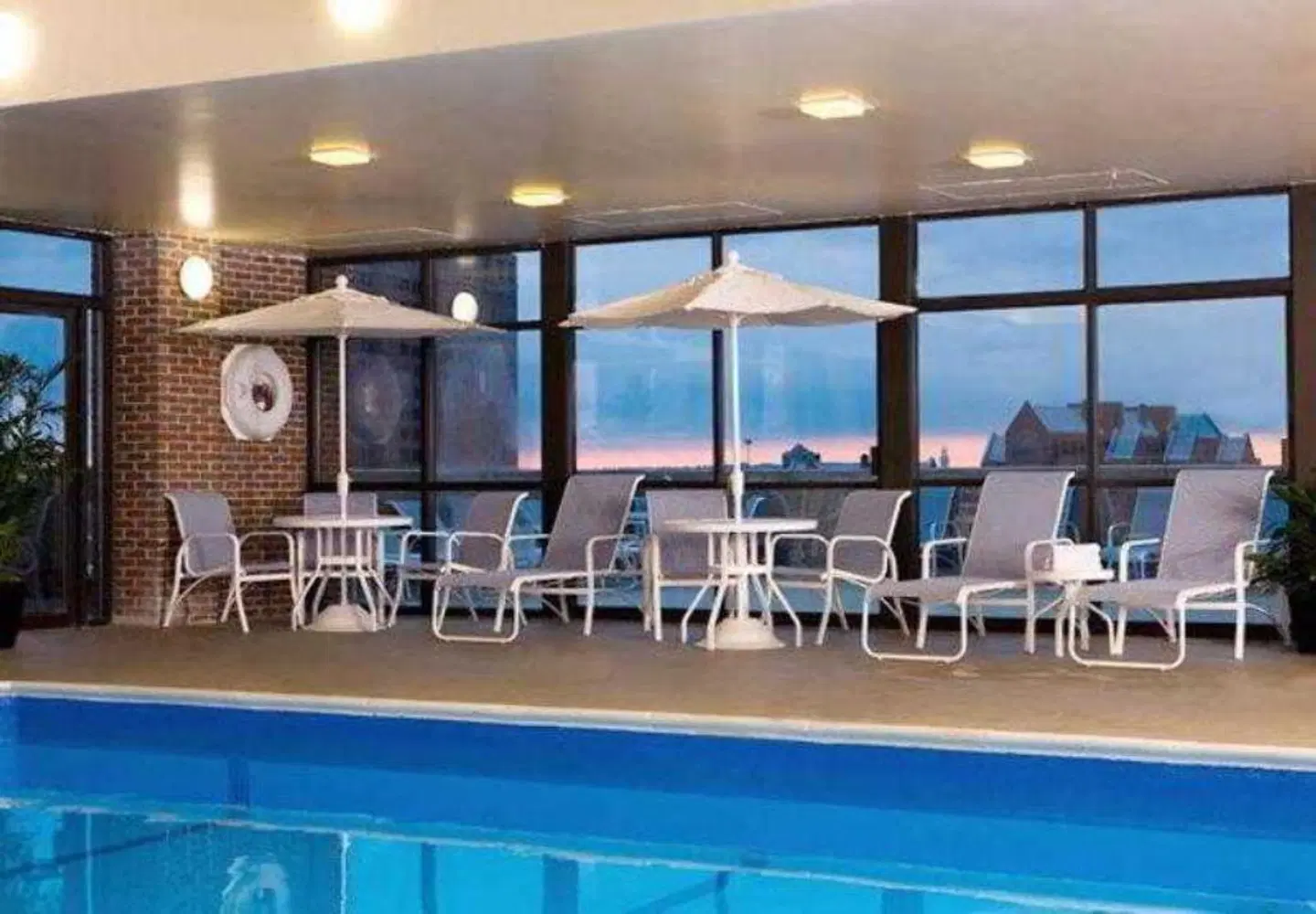 Courtyard by Marriott Boston Cambridge Hallenbad