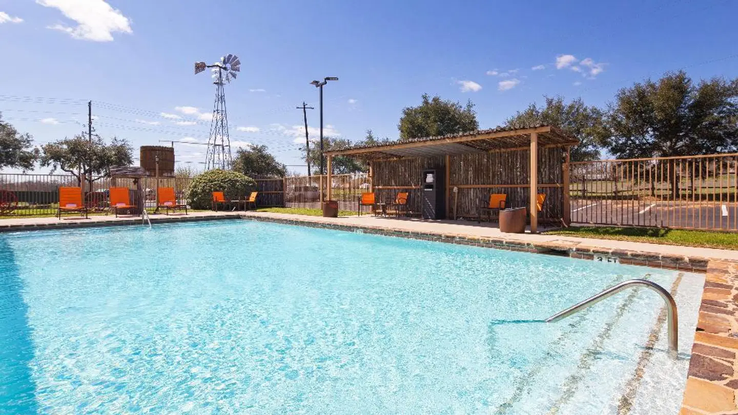 Best Western Plus Fredericksburg OUTDOOR_POOL