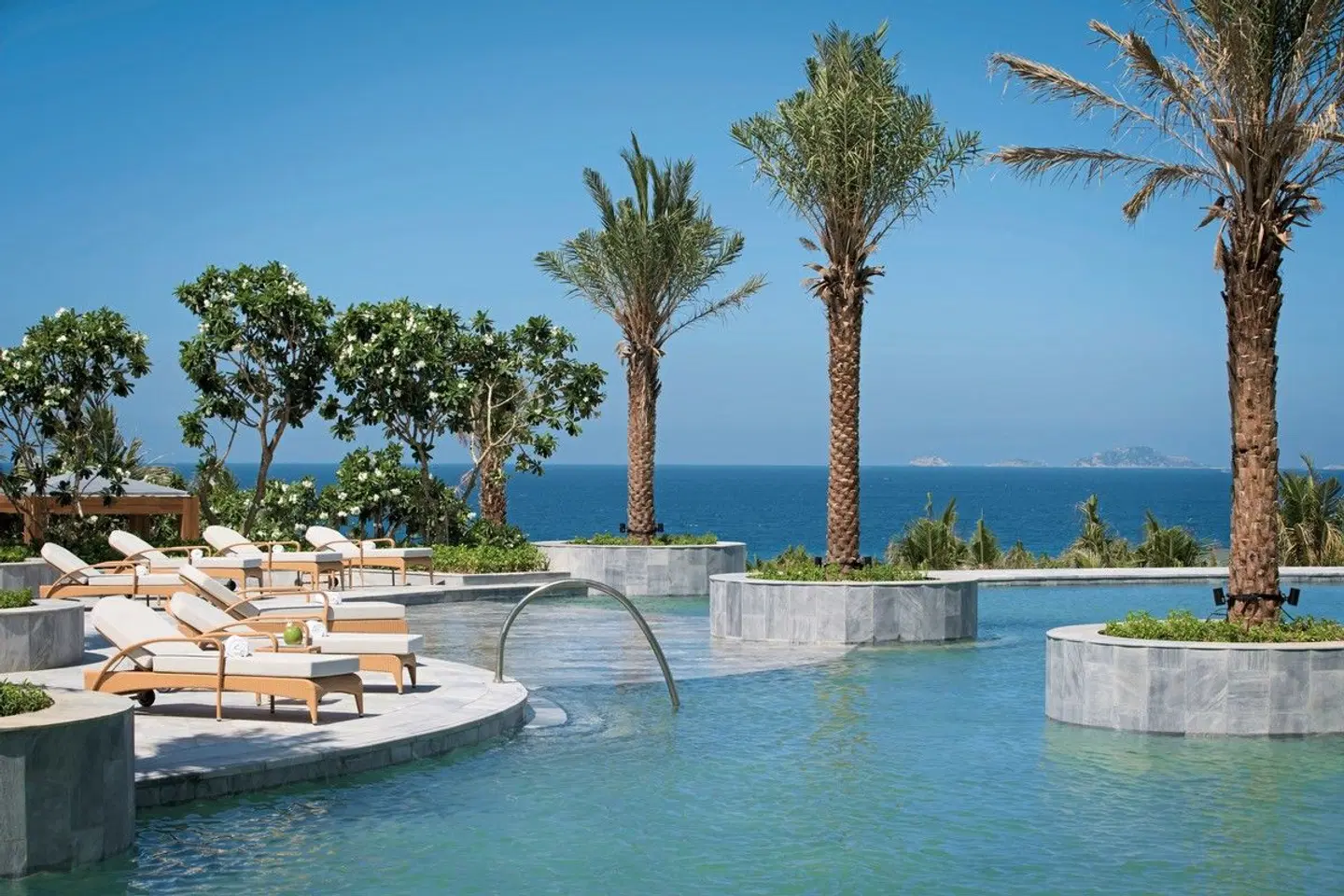 Mövenpick Resort Cam Ranh OUTDOOR_POOL