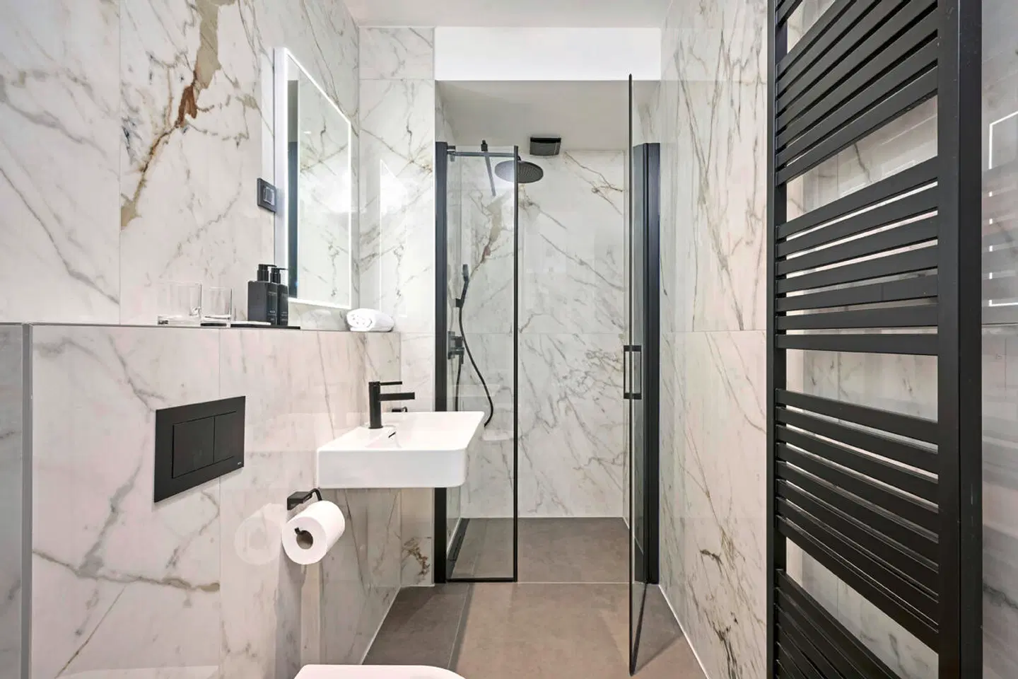 Aminess Younique Vollo Hotel Residences Badezimmer