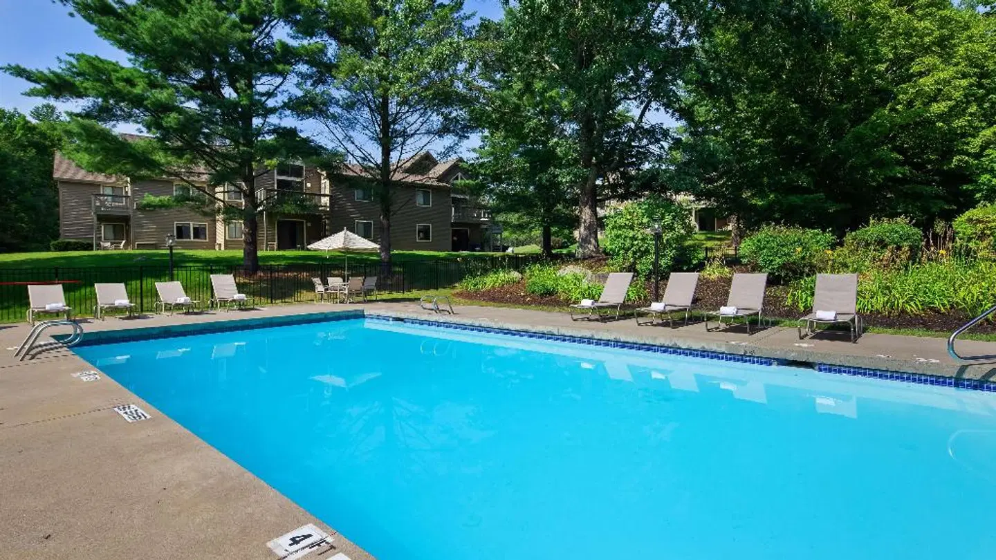 Best Western Inn & Suites Rutland-Killington OUTDOOR_POOL