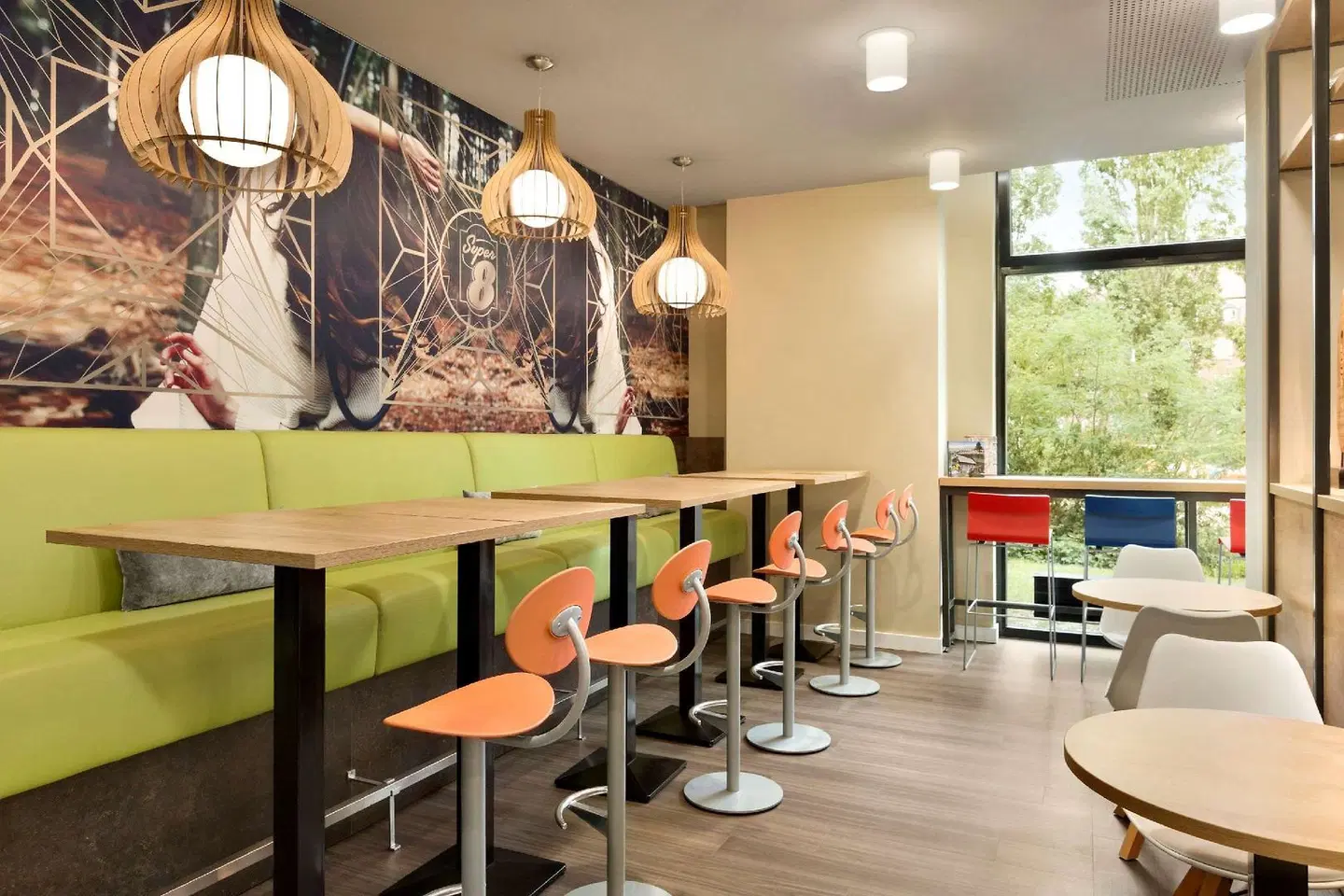 Super 8 by Wyndham Freiburg Bar