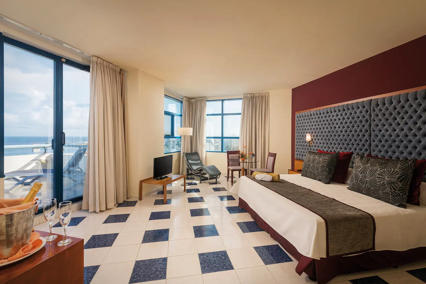 Aston Panorama ROOM_EXAMPLE