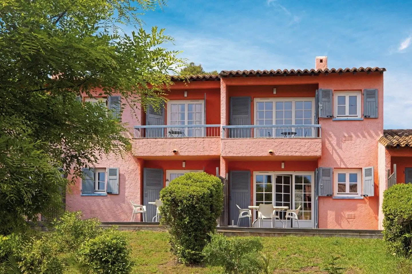 SOWELL RESIDENCES Les Chênes Verts EXTERIOR