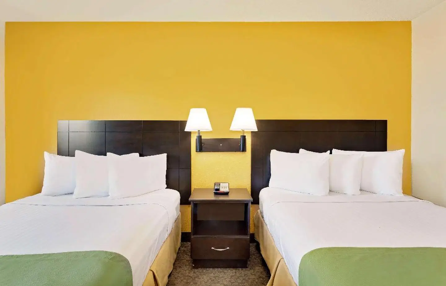 Howard Johnson Tropicana ROOM_EXAMPLE