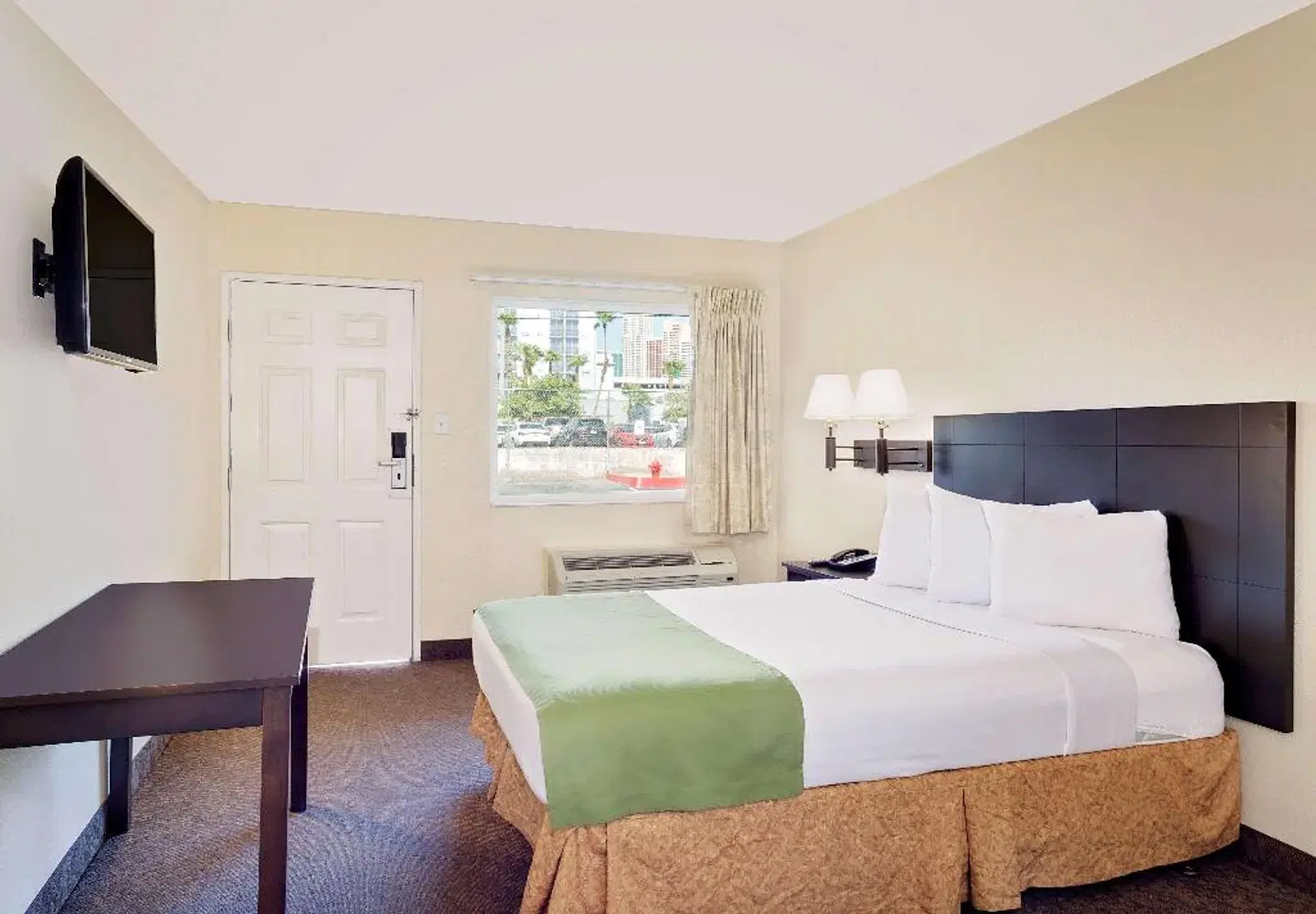 Howard Johnson Tropicana ROOM_EXAMPLE