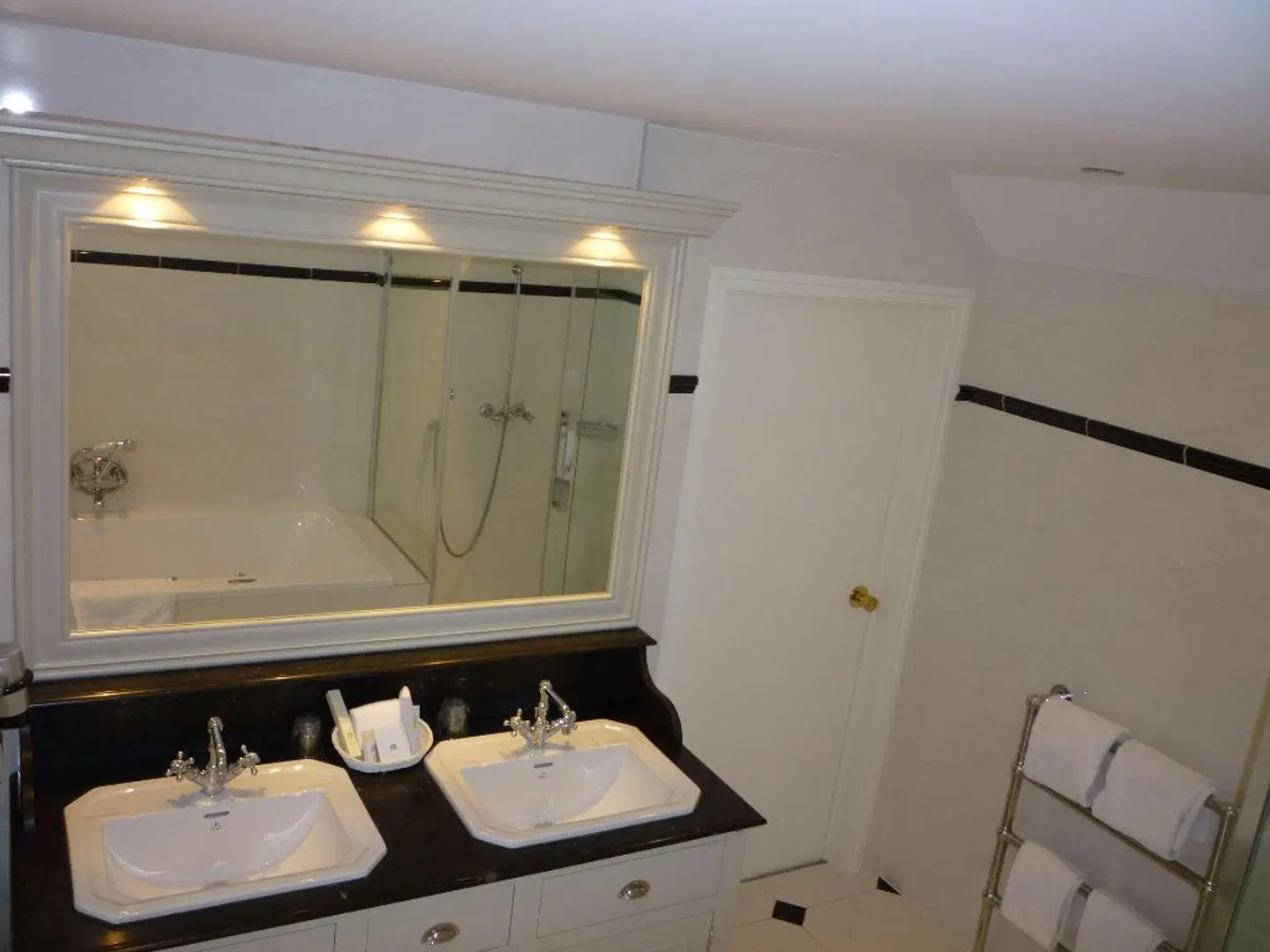 Best Western Plus Park Hotel Brussels Badezimmer