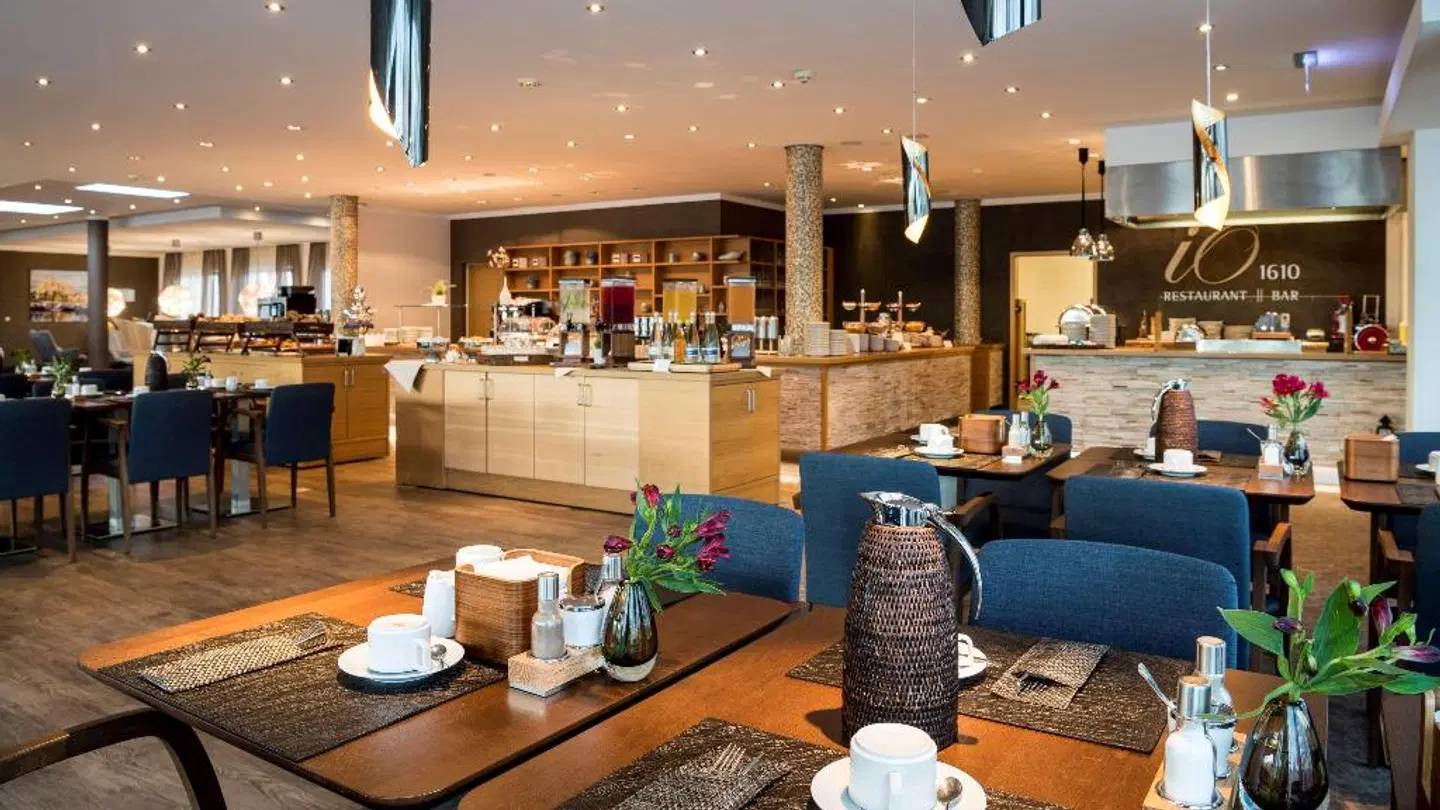 Best Western Plus iO Hotel Bar