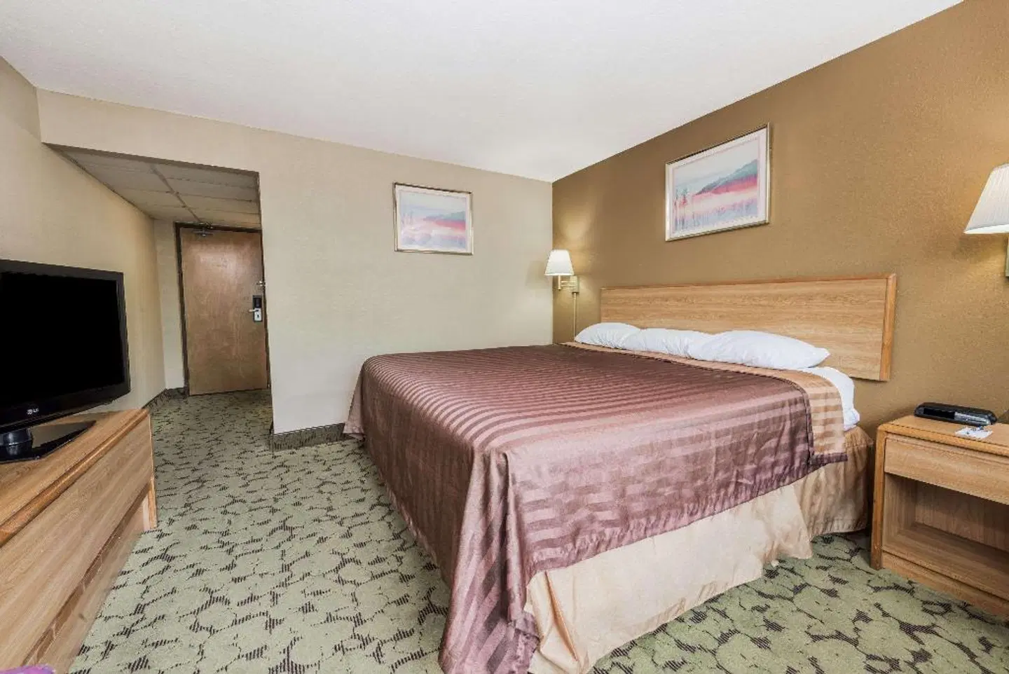 Travelodge by Wyndham Bloomington ROOM_EXAMPLE