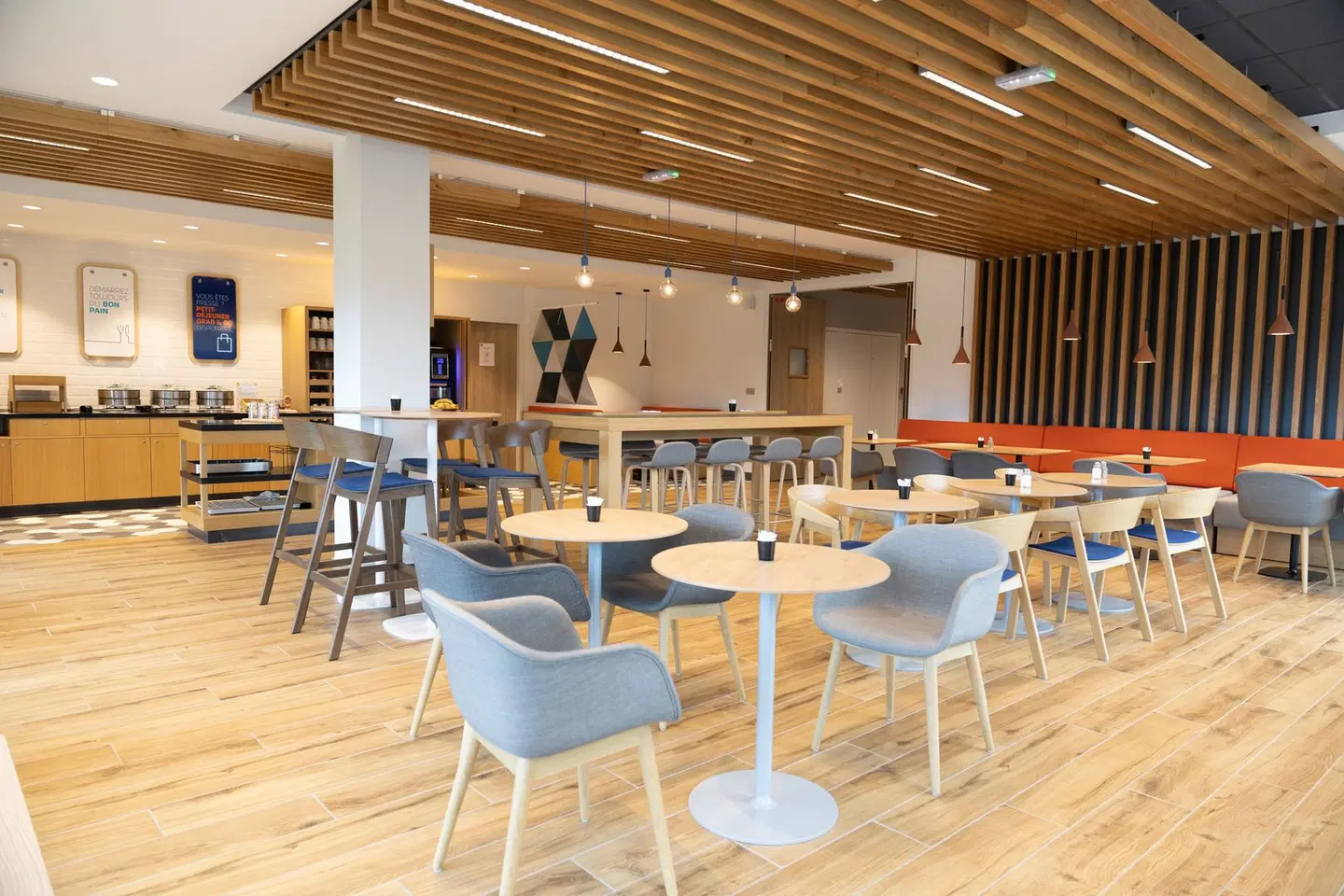 Holiday Inn Express Caen - Epron, an IHG Hotel Bar