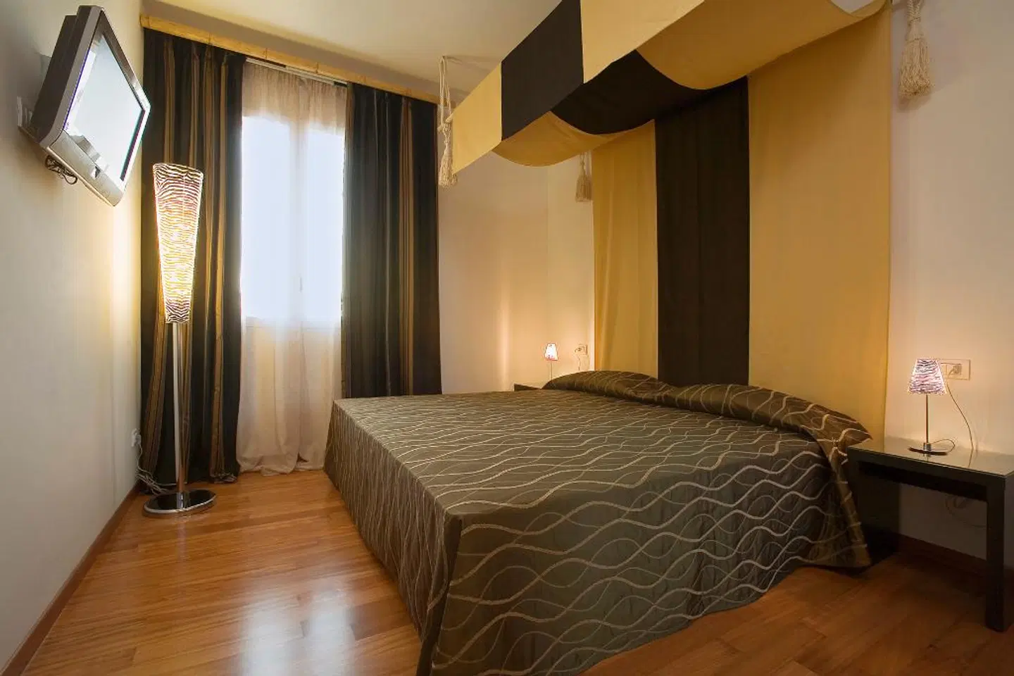 Card International Hotel ROOM_EXAMPLE