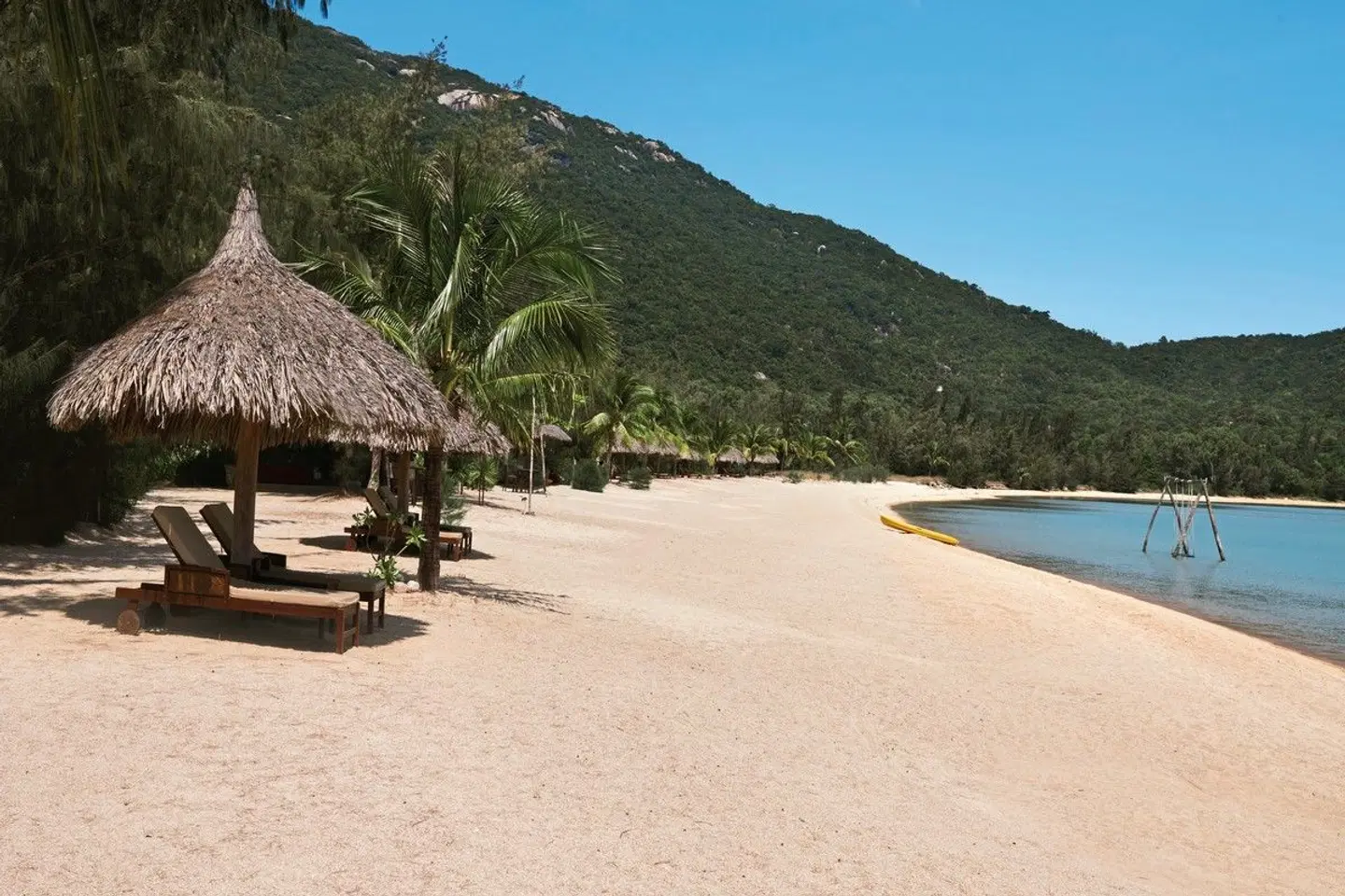 L'Alya Ninh Van Bay Strand