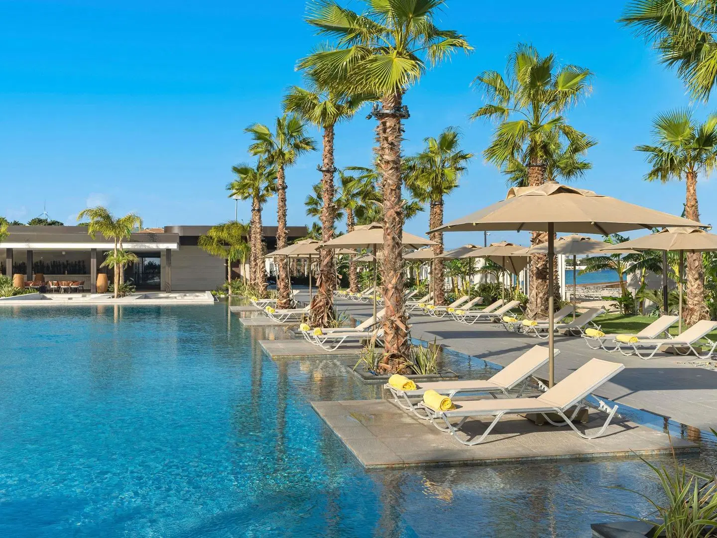 Swissôtel Resort And Spa Cesme OUTDOOR_POOL