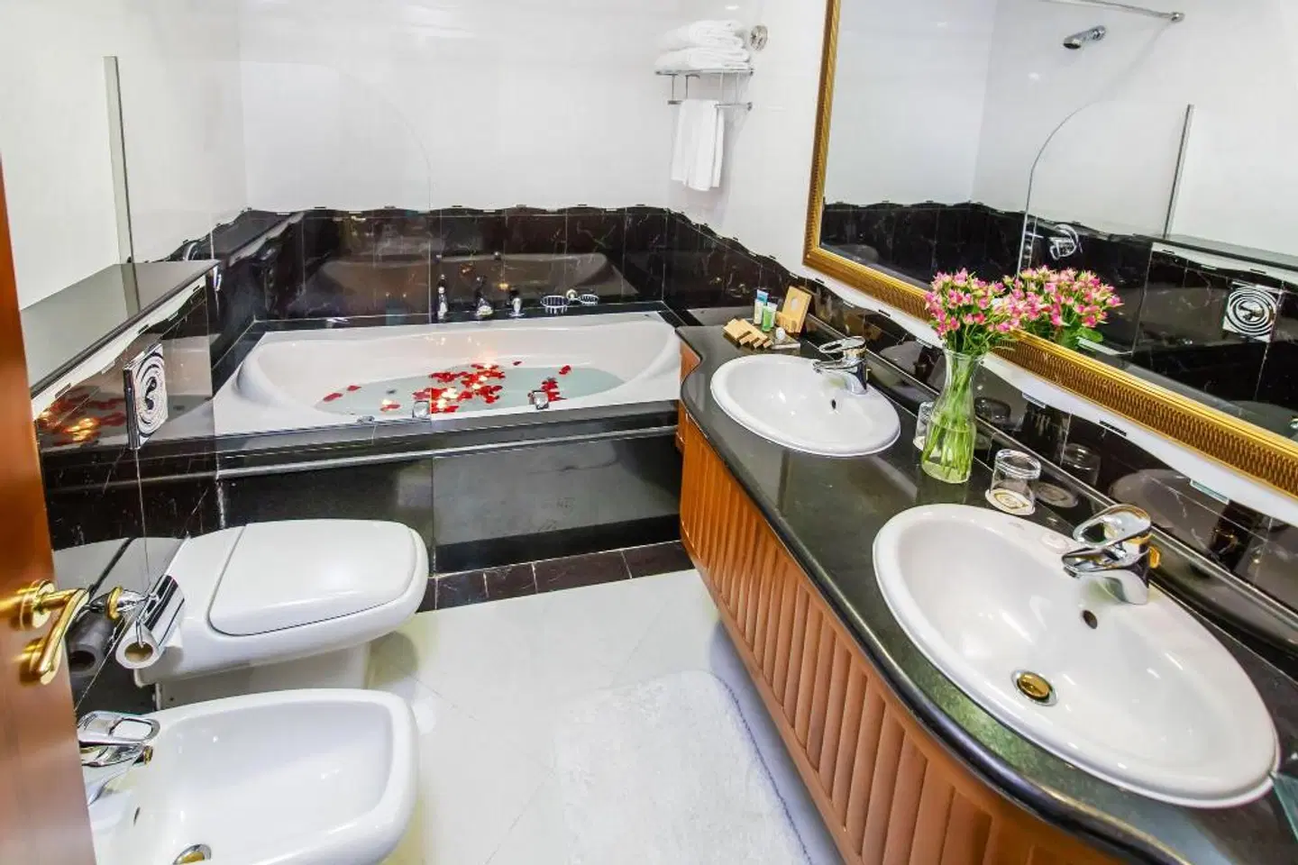 Grand Excelsior Hotel Bur Dubai Badezimmer