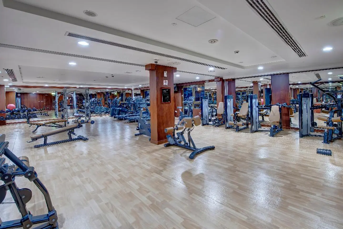 Metropolitan Hotel Dubai Bar