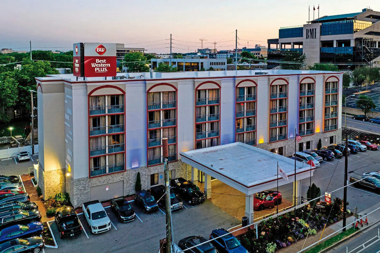 Best Western Plus Music Row EXTERIOR