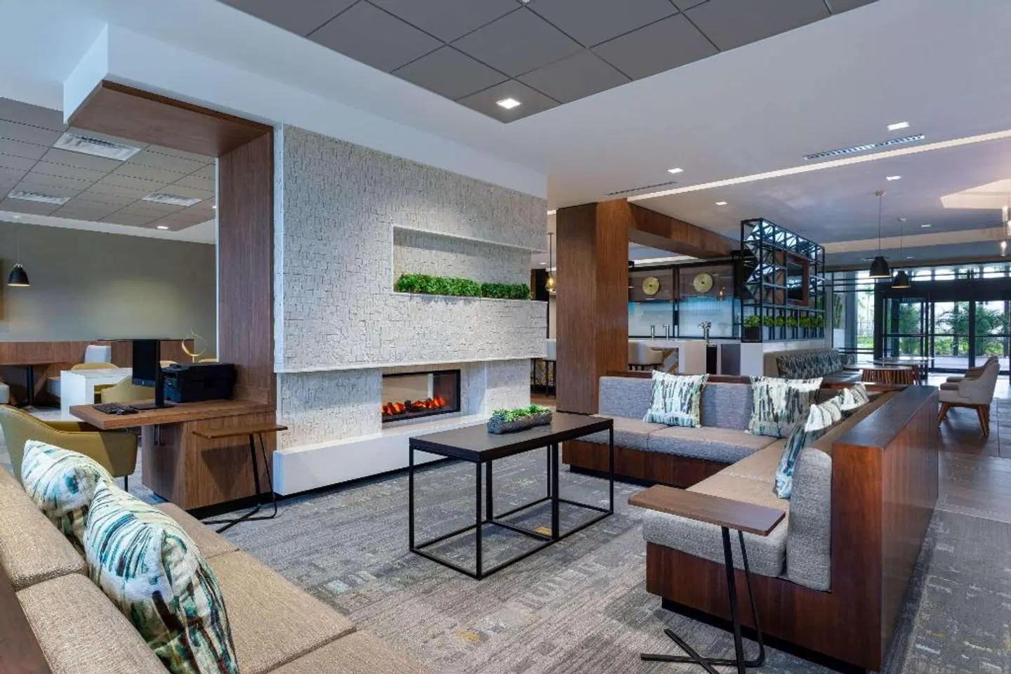 Wyndham Garden Orlando Universal / I Drive Bar