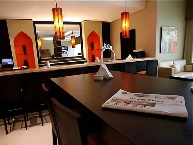 Holiday Inn Express Dubai - Jumeirah Bar