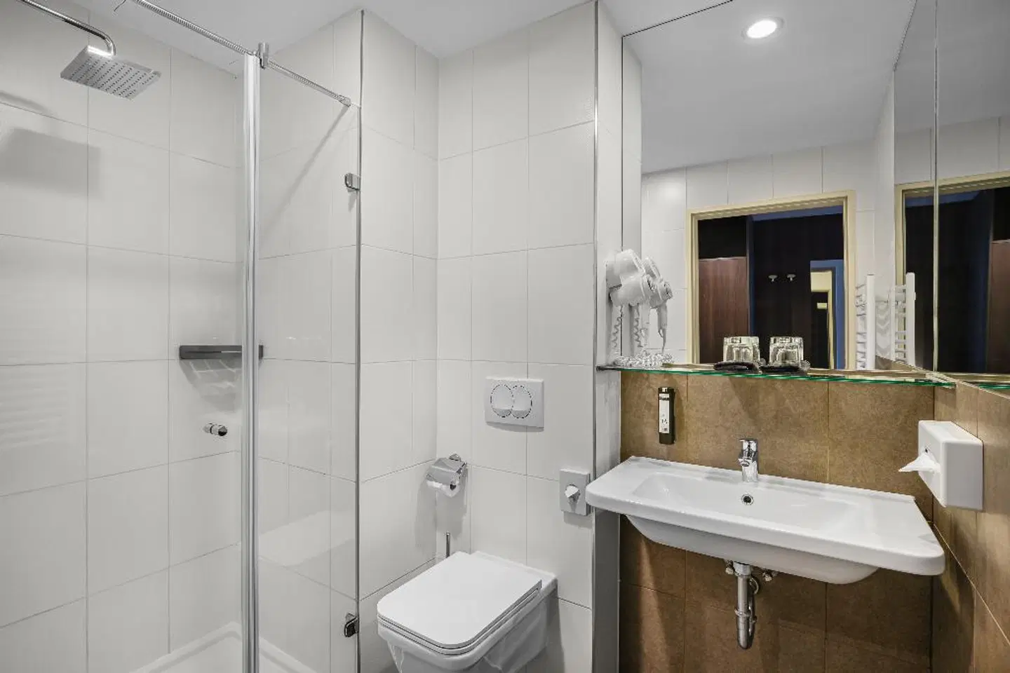 12 Revay Hotel Badezimmer