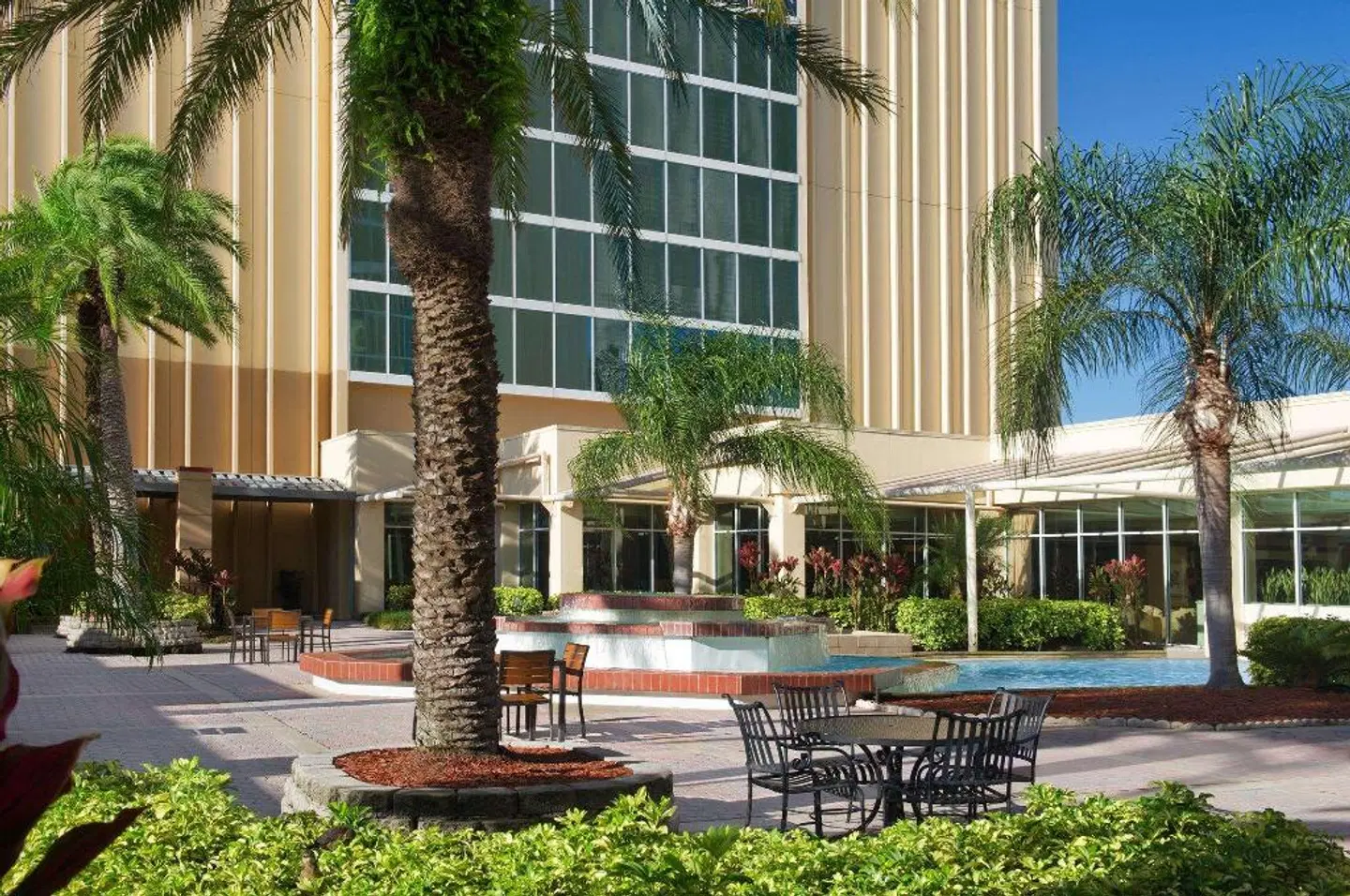 DoubleTree by Hilton at the Entrance to Universal Orlando EXTERIOR