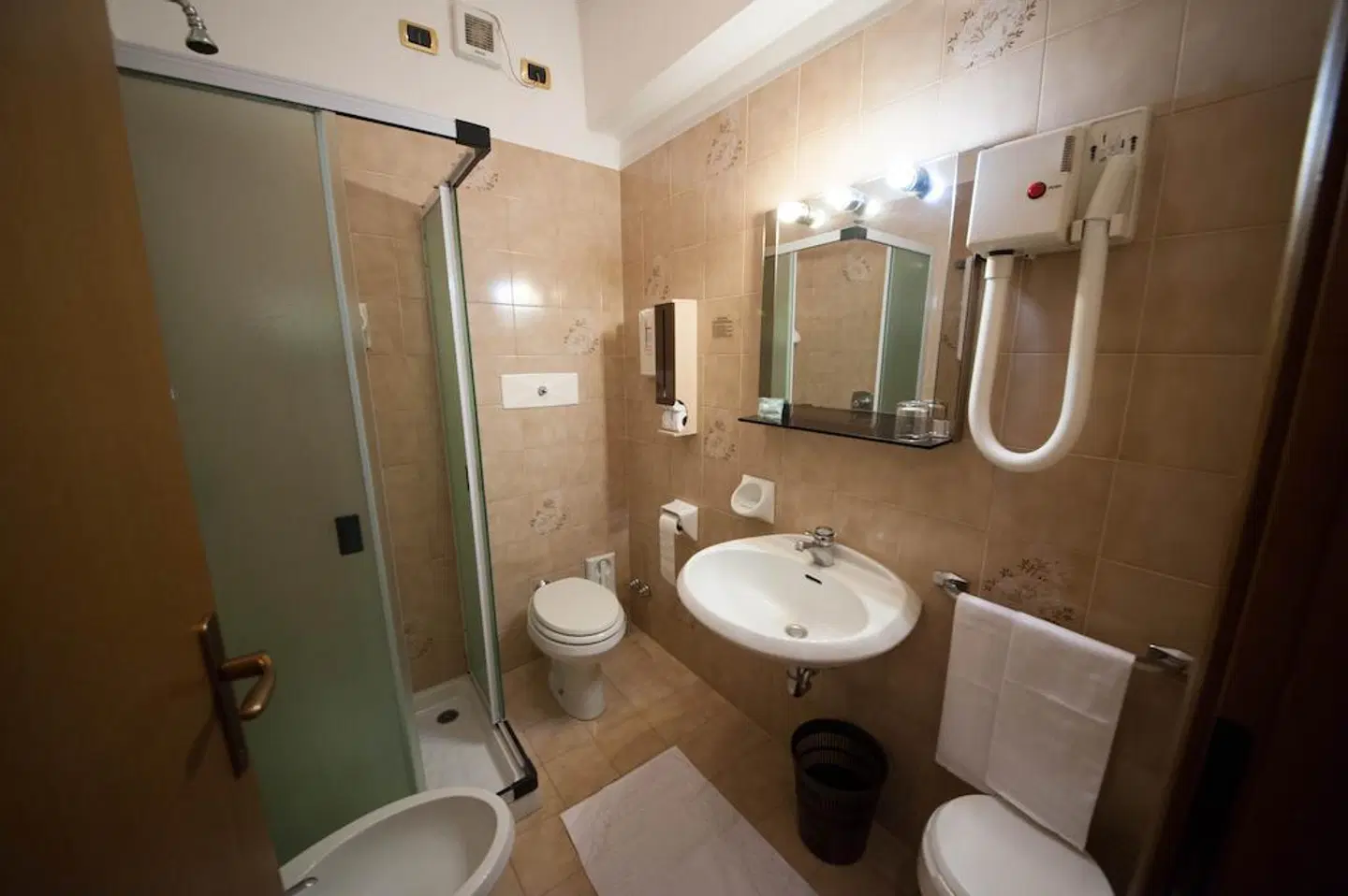 HP Fly Hotel Bologna Badezimmer