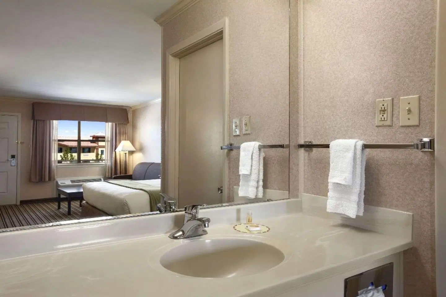 Days Inn by Wyndham Grants Badezimmer