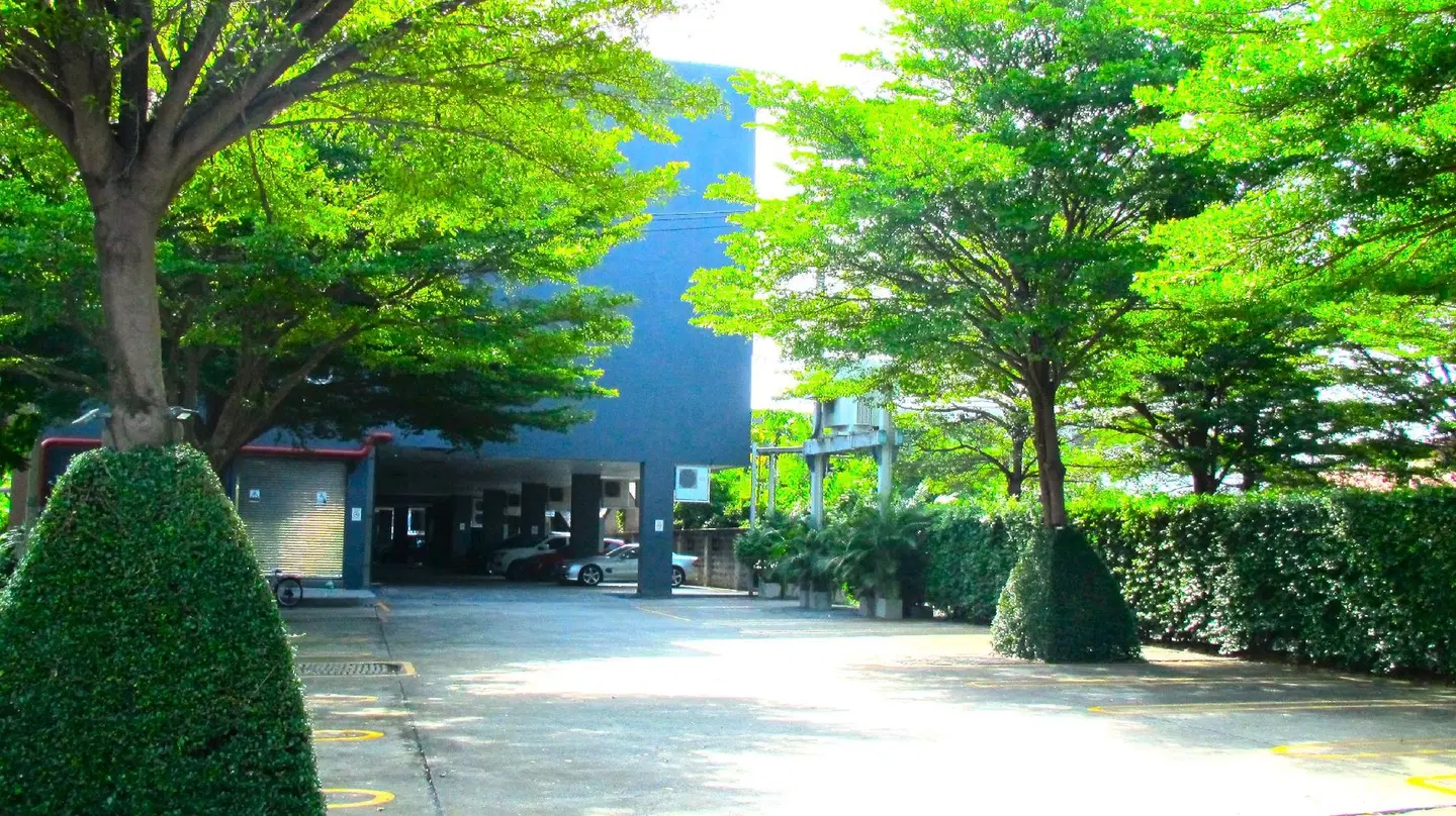 Nest n Rest Hotel EXTERIOR