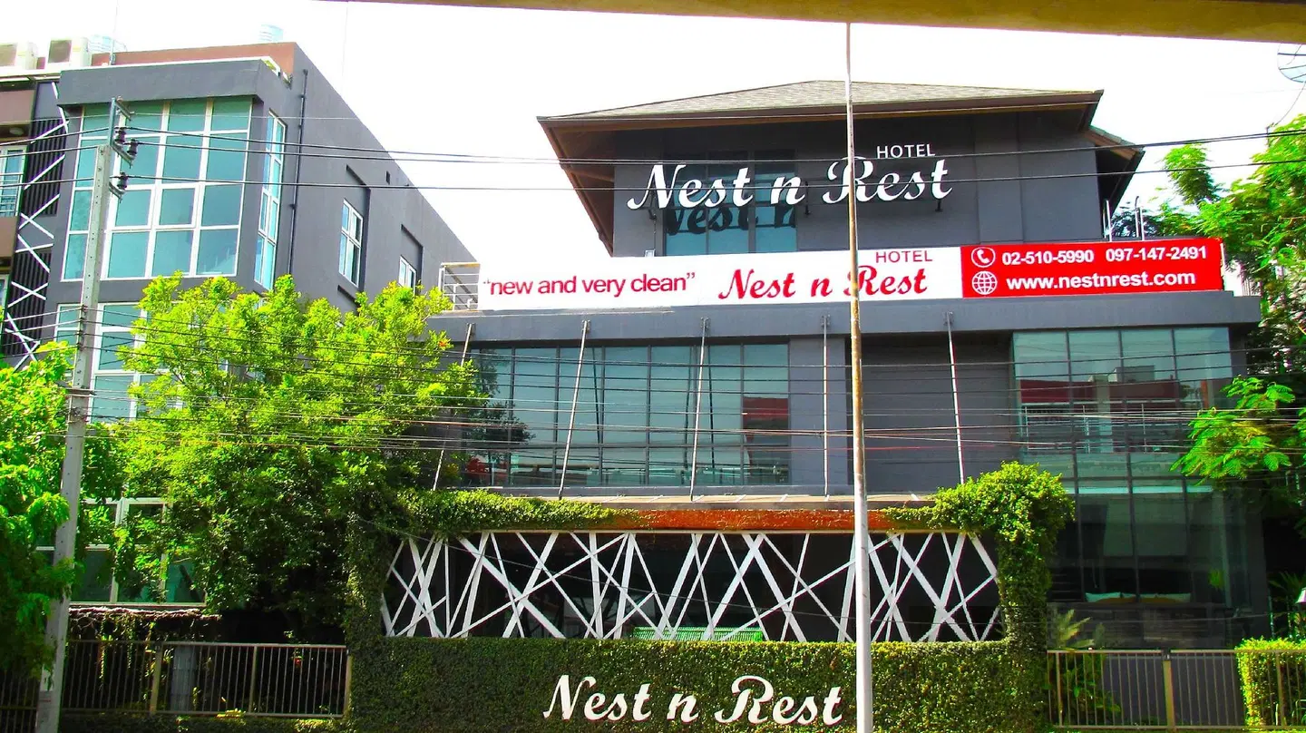 Nest n Rest Hotel EXTERIOR