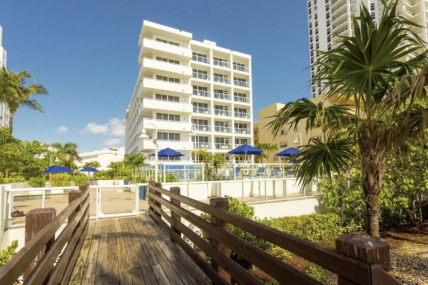 Best Western Plus Atlantic Beach Resort EXTERIOR