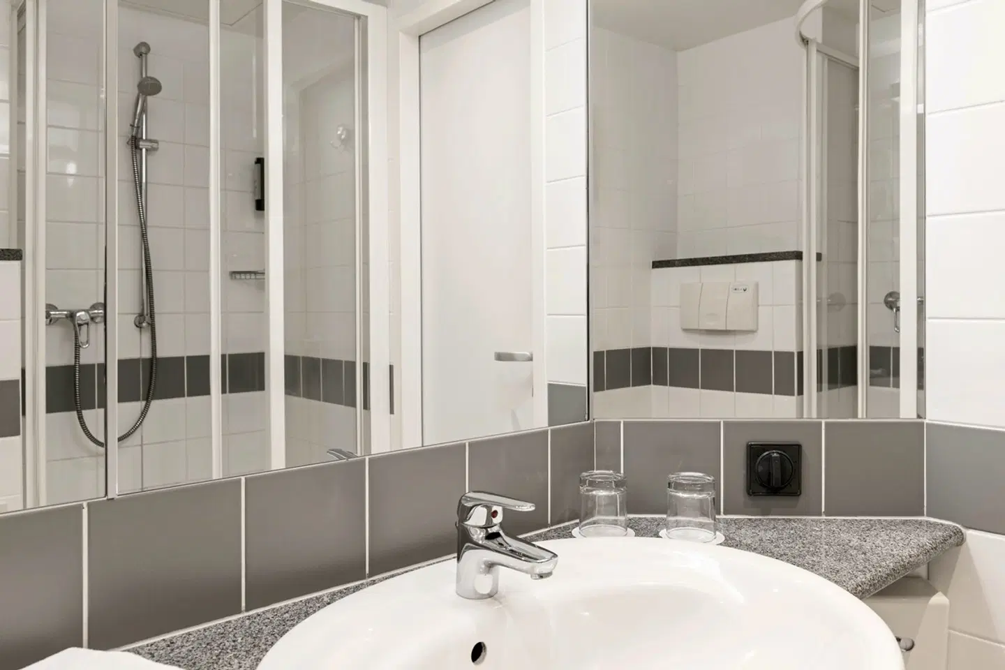 IntercityHotel Berlin Ostbahnhof Badezimmer