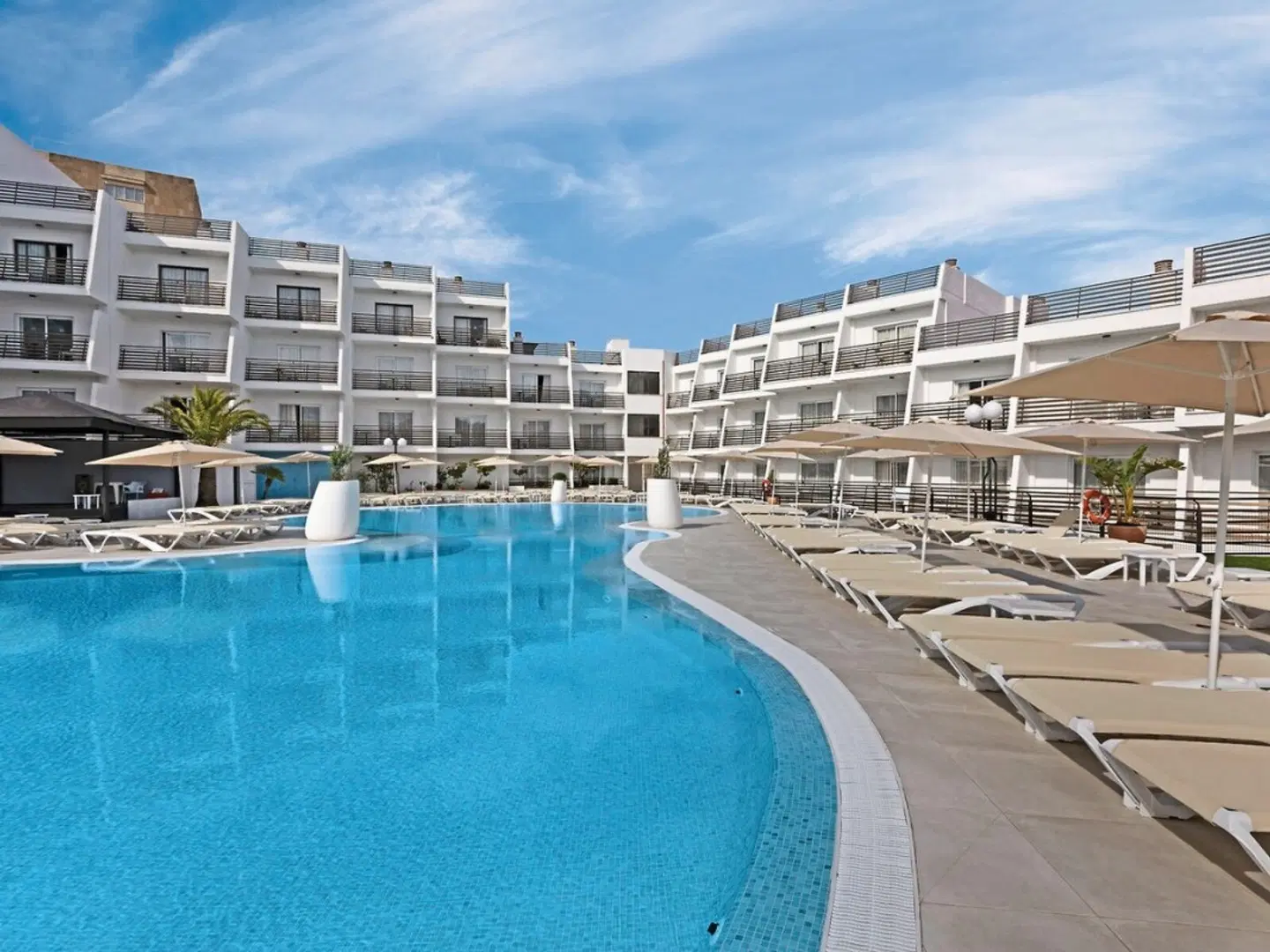 Palmanova Suites by TRH OUTDOOR_POOL