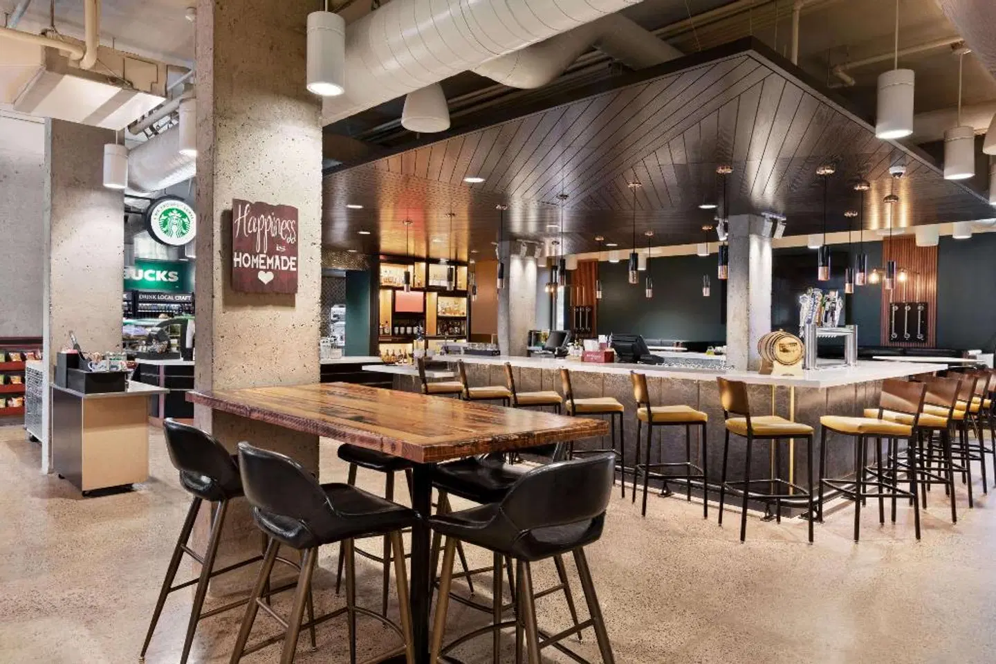 Wyndham Garden at Niagara Falls Bar