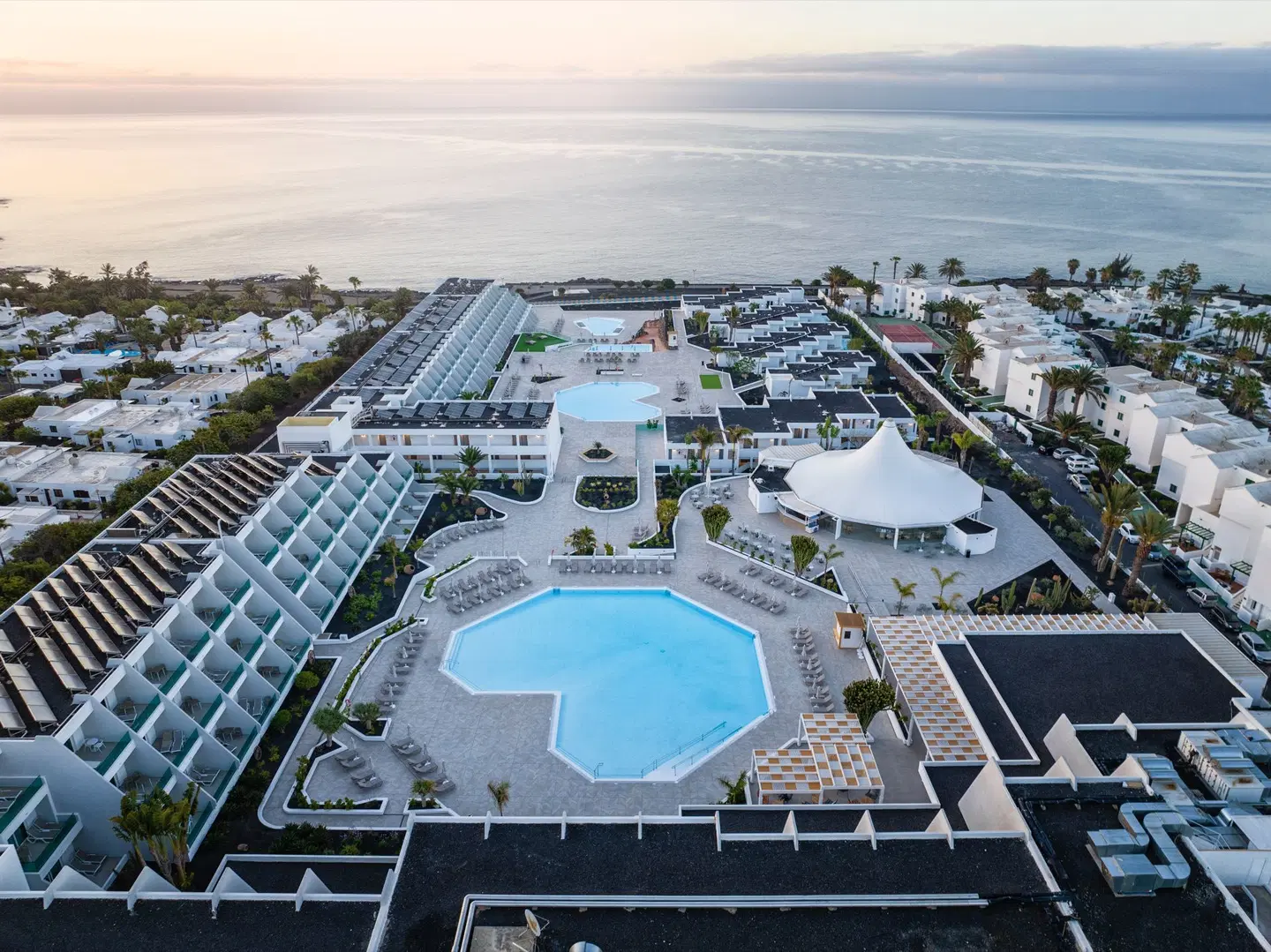 Radisson Blu Resort Lanzarote OUTDOOR_POOL