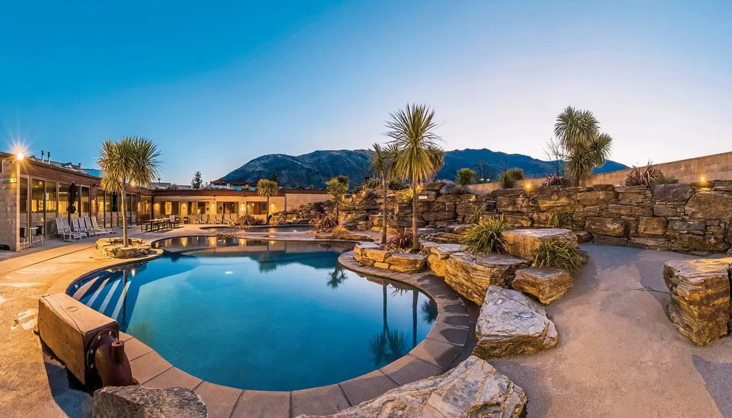 Oakridge Resort Wanaka OUTDOOR_POOL