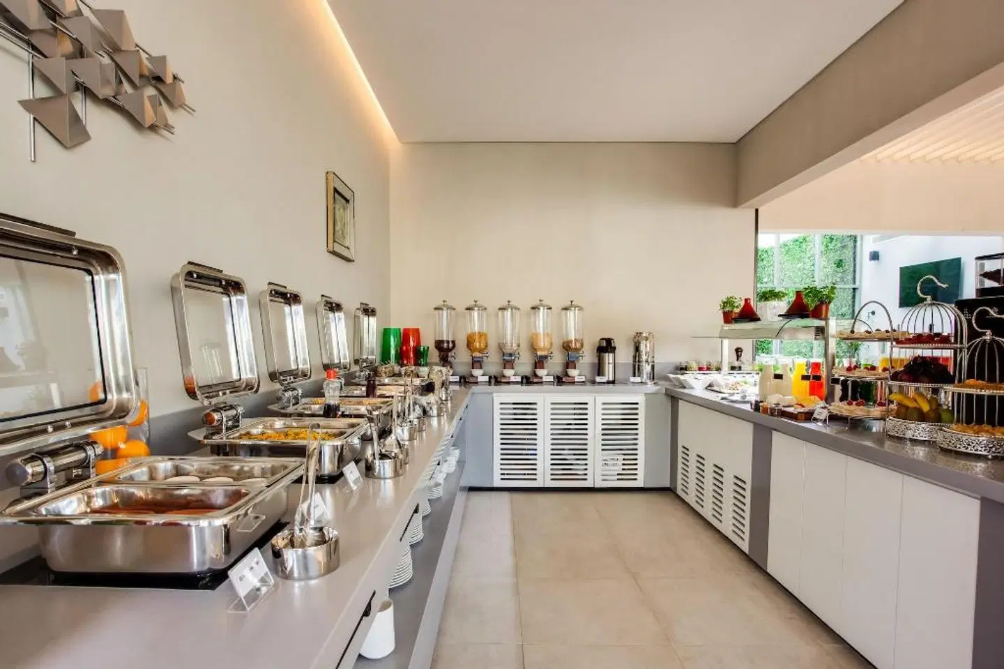 Lemon Tree Hotel, Dubai Restaurant